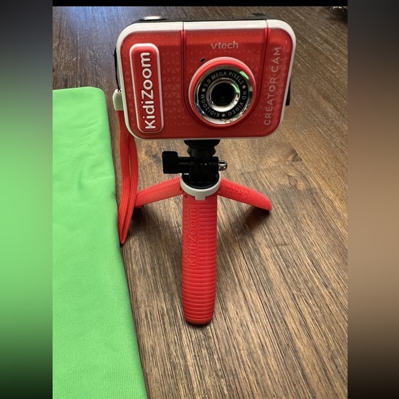 VTech KidiZoom Creator Cam HD Video Camera, Green Screen, Perfect Christmas Gift - Picture 2 of 2